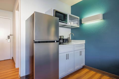 Full-size fridge, microwave, stovetop, coffee/tea maker