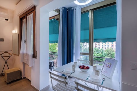 Apartment, Balcony, Courtyard View | Dining room