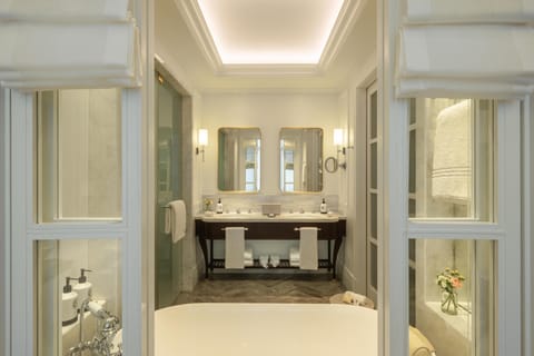 Grand Suite | Frette Italian sheets, premium bedding, minibar, in-room safe