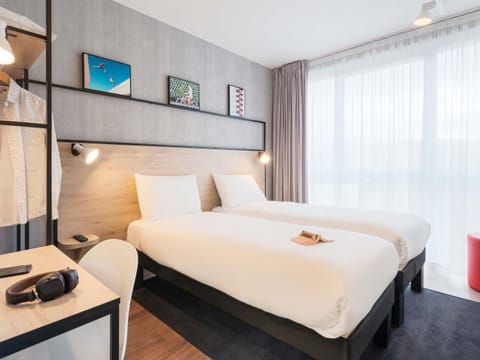 Standard Room, 2 Twin Beds | Desk, laptop workspace, blackout drapes, soundproofing