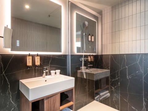 Deluxe Room, 1 Double Bed, Bay View | In-room safe, laptop workspace, blackout drapes, soundproofing