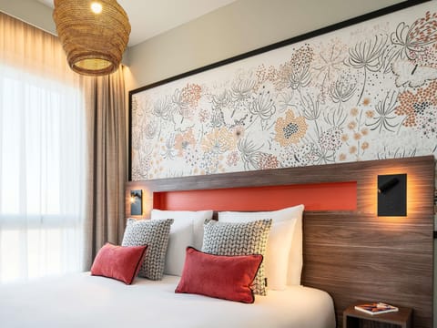 Deluxe Room, 1 Double Bed, Bay View | In-room safe, laptop workspace, blackout drapes, soundproofing