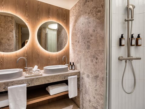 Junior Suite, 1 King Bed (Executive) | Premium bedding, individually decorated, laptop workspace