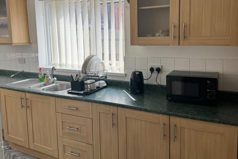 House | Private kitchen | Fridge, microwave, oven, stovetop