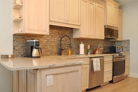 House, Multiple Beds (Biggie's Beach House) | Private kitchen | Oven, toaster