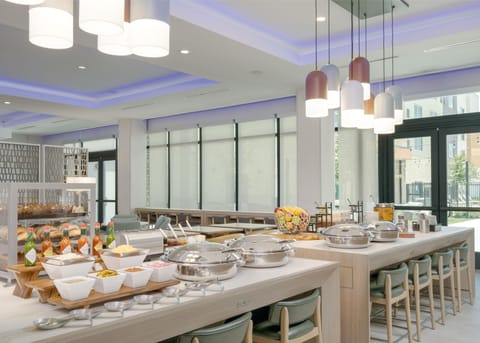 Free daily buffet breakfast