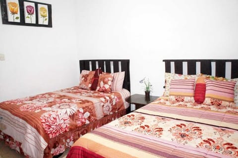 Family Room, Accessible, Garden View (Alojamiento Vacacional Andy) | Living area