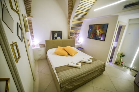 Double Room, Private Bathroom | Premium bedding, individually decorated, individually furnished