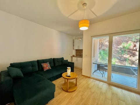 Standard Studio | Living area | Flat-screen TV