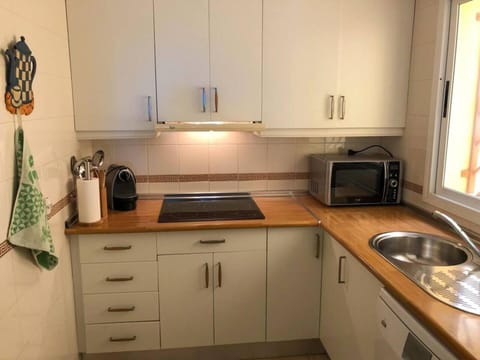 Apartment | Private kitchen | Fridge, microwave, stovetop, dishwasher