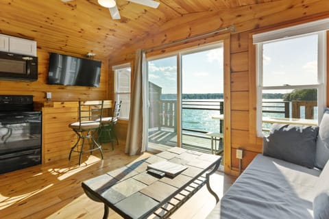 Premium Cabin, 1 Bedroom, Balcony, Lakeside | 1 bedroom, free WiFi