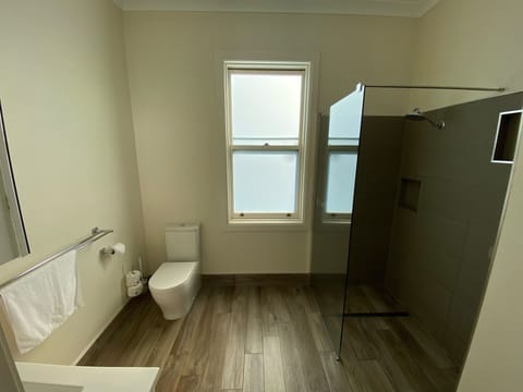 Deluxe Double Room | Free WiFi, bed sheets