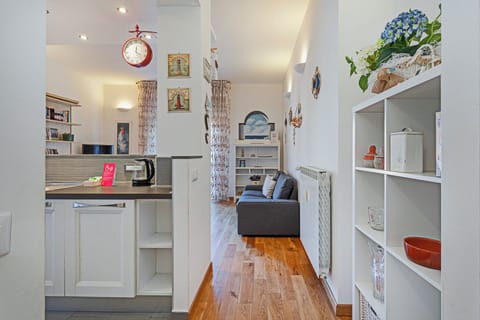 Apartment | Living area | 35-cm TV with digital channels