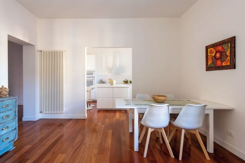 Apartment, Balcony | In-room dining