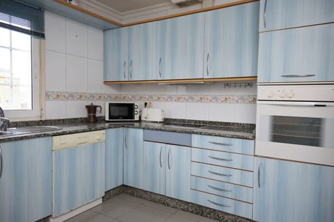 Apartment, 2 Bedrooms, Ocean View | In-room safe, desk, free cribs/infant beds, free WiFi