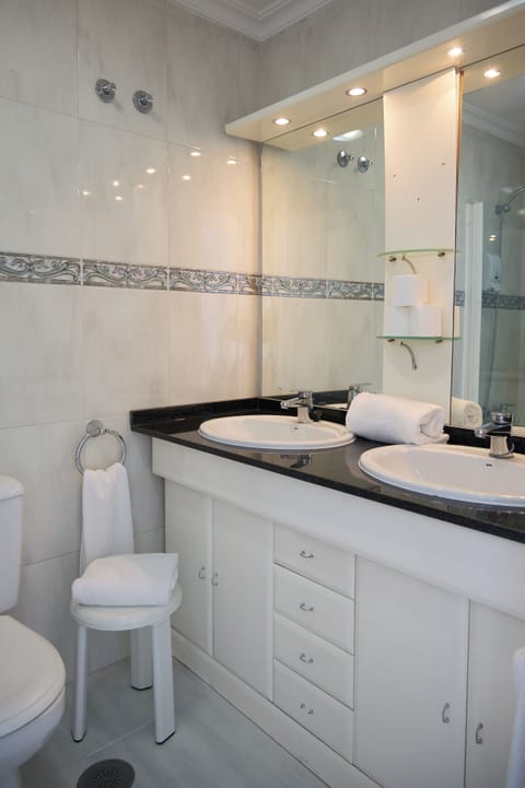 Apartment, 2 Bedrooms, Ocean View | In-room safe, desk, free cribs/infant beds, free WiFi