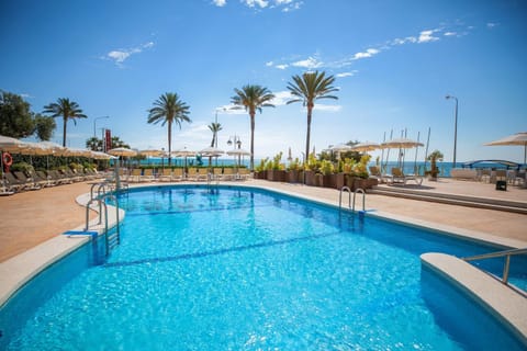Outdoor pool, pool umbrellas, sun loungers