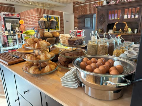 Daily buffet breakfast for a fee