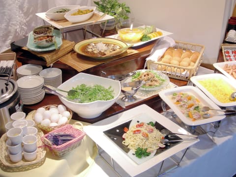 Daily buffet breakfast for a fee