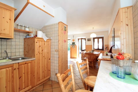 House, Mountain View | Private kitchen | Full-size fridge, oven, cookware/dishes/utensils