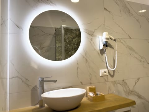 Comfort Double Room, Balcony | Bathroom | Shower, hair dryer, towels, soap