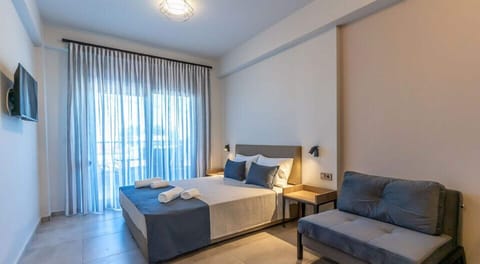 Deluxe Studio, Balcony | In-room safe, soundproofing, free WiFi