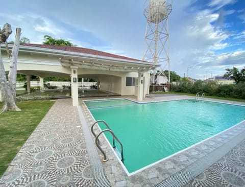 House | Pool