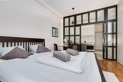 Executive Apartment | 1 bedroom, individually furnished, desk, laptop workspace