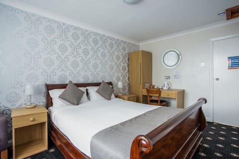 Standard Double Room, 1 Bedroom | Desk, soundproofing, iron/ironing board, free WiFi