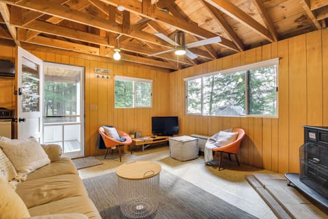 Cottage (2 Bedrooms) | Front of property