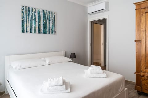 Apartment | 1 bedroom, iron/ironing board, cribs/infant beds, free WiFi