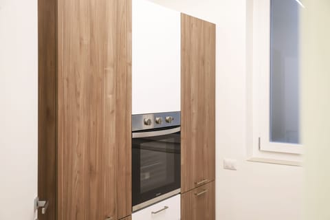 Apartment, Bay View | Private kitchen | Fridge, microwave, oven, stovetop