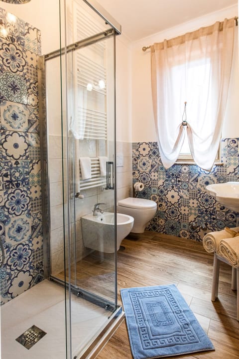 Triple Room | Bathroom | Hair dryer