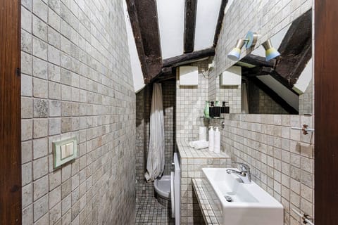 Apartment | Bathroom