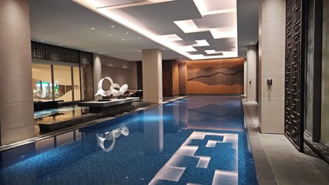 2 outdoor pools