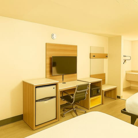 Pillowtop beds, iron/ironing board, free WiFi, bed sheets