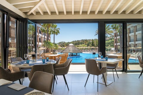 5 restaurants; breakfast, lunch, and dinner served