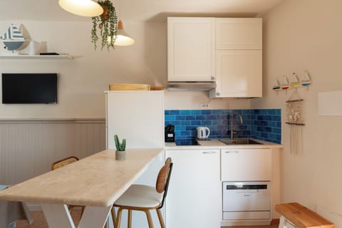 Apartment | Private kitchen | Fridge, stovetop, dishwasher, espresso maker
