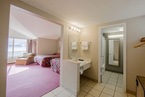 Deluxe Double Room | Desk, blackout drapes, iron/ironing board, free WiFi