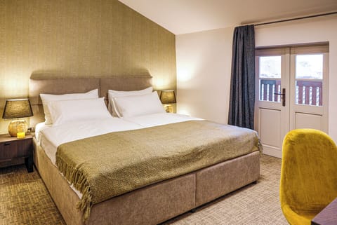 Room, 1 King Bed, Non Smoking, Private Bathroom | Egyptian cotton sheets, premium bedding, free minibar items