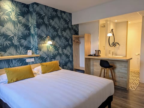 Superior Double Room | Premium bedding, desk, soundproofing, free cribs/infant beds