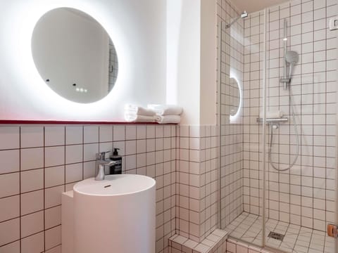 Standard Room, 1 Double Bed | Premium bedding, individually decorated, individually furnished, desk