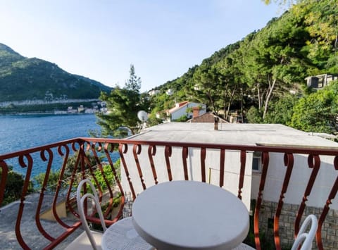 Studio (Guest House Sobra 38 - Studio with Ba) | Balcony