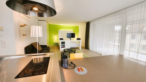 Executive Studio | Desk, laptop workspace, soundproofing, free WiFi