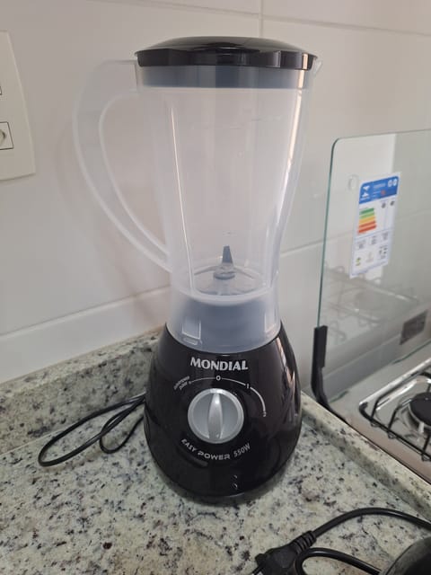 Apartment, City View | Private kitchen | Stovetop, cookware/dishes/utensils, cleaning supplies