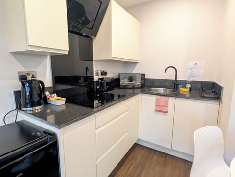 Standard Apartment, 2 Double Beds, Non Smoking (Walk-in Shower) | Private kitchen | Electric kettle, dining tables