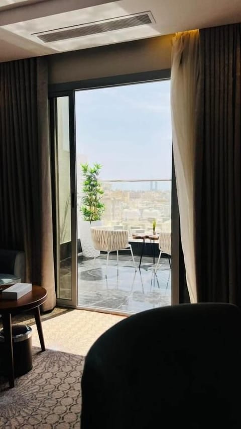 Luxury Suite | Soundproofing, free WiFi, bed sheets