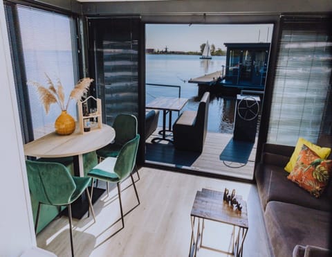 Mobile Home | Living room