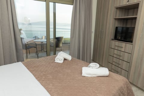 Afrodite, 1 Bedroom, Full Sea View | In-room safe, soundproofing, iron/ironing board, free WiFi