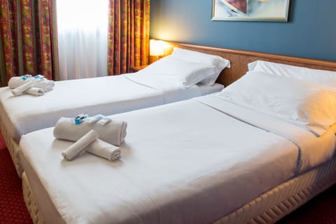 1 bedroom, desk, soundproofing, iron/ironing board